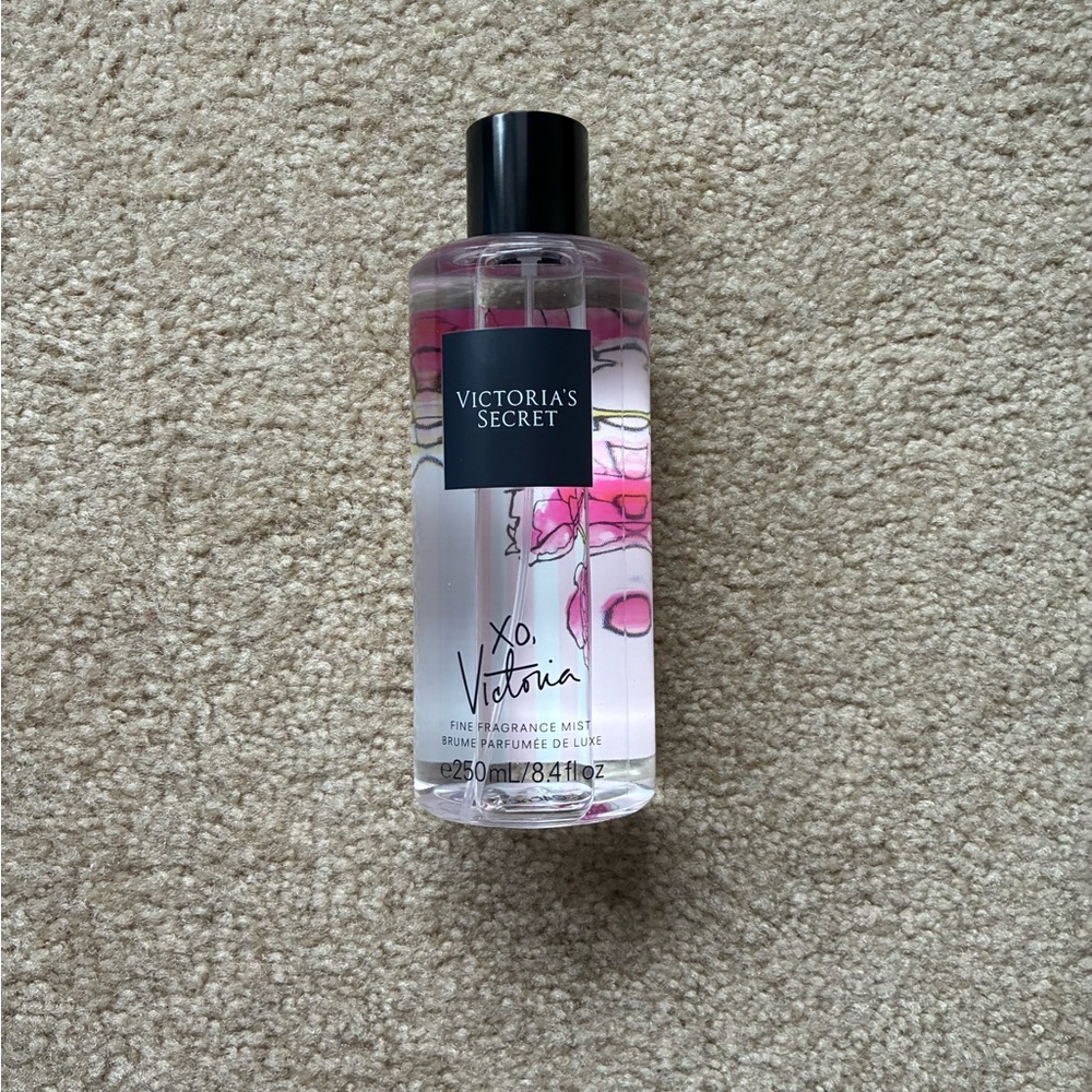 Victoria's Secret Xo, Victoria Fragrance Mist - Pink and White